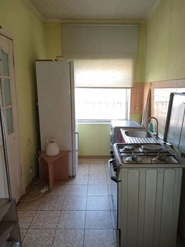 Үйдү ижарага алам: Үй, 50 м², 3 бөлмө — 1