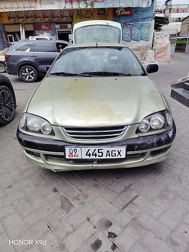 8: Toyota Avensis: 2000 г., 1.8 л, Механика, Бензин, Лифтбек — 3