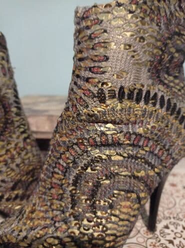 искры для обуви: Ботинки, 35, Fashion & Bella, Б/у, цвет - Золотой, Самовывоз — 4