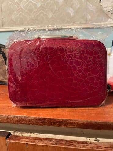 швейный цех на дом: Набор для шитья в кейсе - Компактный жесткий кейс-клатч бордового — 1