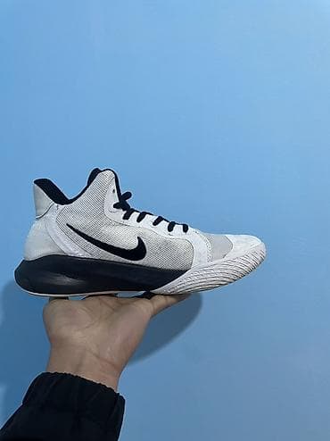 белая обувь: Волейбольный 
NIKE precision 3 — 3