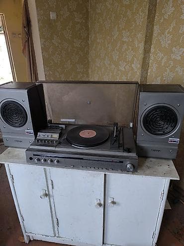 Винтажный музыкальный центр «Сириус» с акустикой Комплект: - Основной