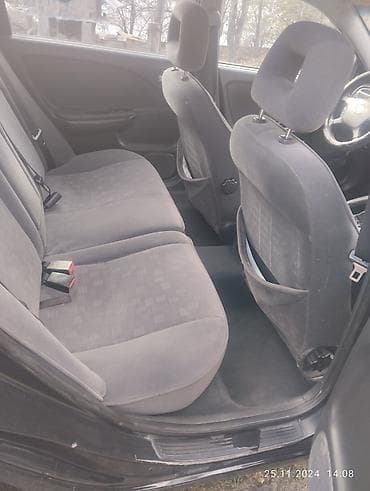 Транспорт: Toyota Avensis: 2002 г., 1.8 л, Кол менен иштөөчү, Бензин, Универсал — 1