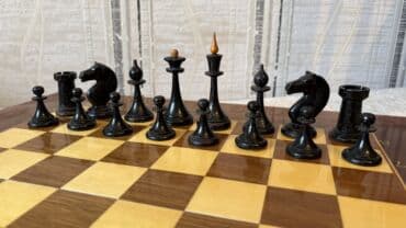 курсы шахмат бишкек: Шахматы СССР. Полный комплект! Все одинаковые. Доска дерево. Фигуры — 3