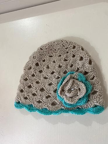 Листайте карусель Новые, вязаные шапочки для девочек в коричневом — 2