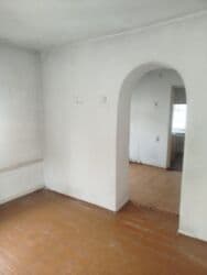 сдаю дом старый толчок: Үйдүн жарымы, 70 кв. м, 3 бөлмө, Риелтор, Эски ремонт — 1