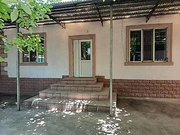 Дома: Дом с большим крытым двором и удобным подъездом в селе Новопокровка — 1