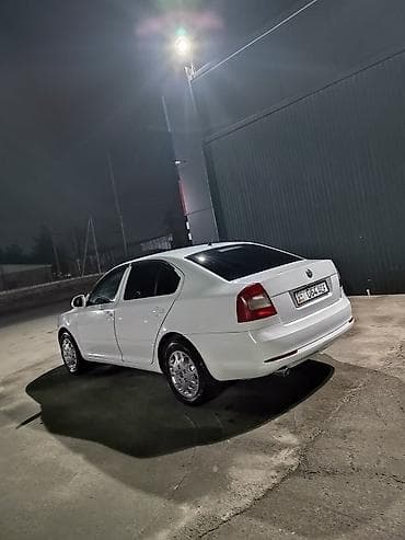 бесконтактная мойка: Skoda Octavia: 2012 г., 1.6 л, Ручные, Бензин, Седан — 4