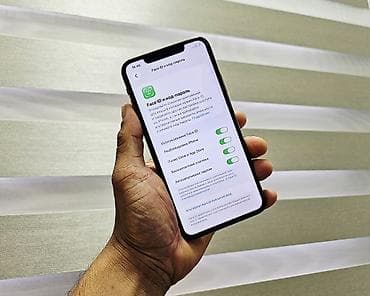 iphone 3: IPhone 11 Pro Max, Б/у, 256 ГБ, Золотой, Чехол, 65 % — 9