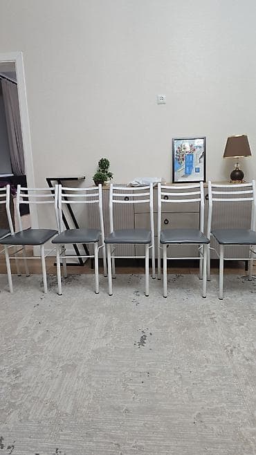 Продаются стулья б/у в хорошем состоянии 900сом