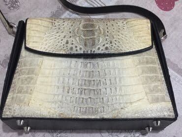 Киреге берилүүчү кийимдер: Продаю настоящую сумочку из крокодиловой кожи. Маленькая, компактная — 1