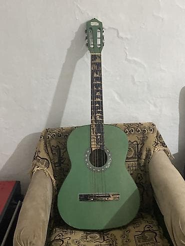 Классическая акустическая гитара (нилоновые струны), полноразмерная