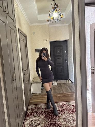 Платье мини с длинным рукавом, обтягивающего кроя. - Силуэт