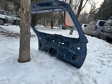 subary forester: Крышка багажника Subaru, 2019 г., Б/у, Оригинал — 4