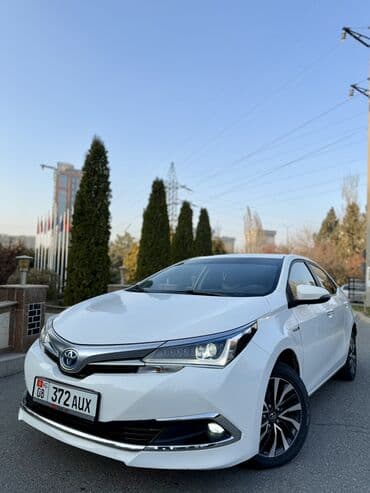 Toyota Corolla: 2018 г., 1.8 л, Автомат, Гибрид, Седан