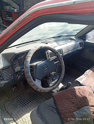 mini kooper: Mazda 323: 1980 г., Механика, Седан — 2