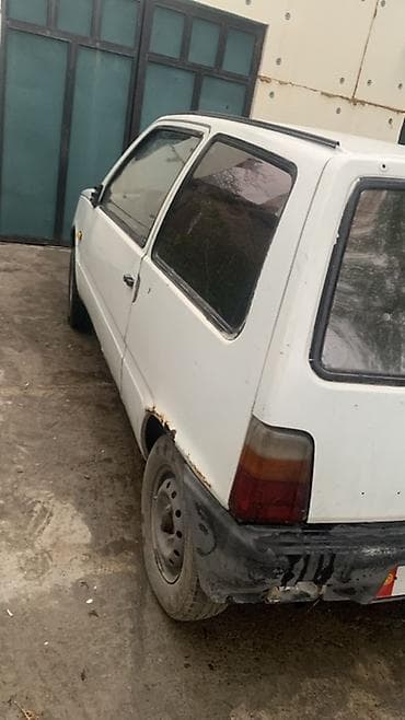 renault clio: Компактный трёхдверный хэтчбек белого цвета. Основные характеристики — 3