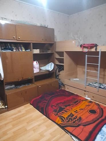 барачный: 3 комнаты, 85 м², Старый ремонт — 6