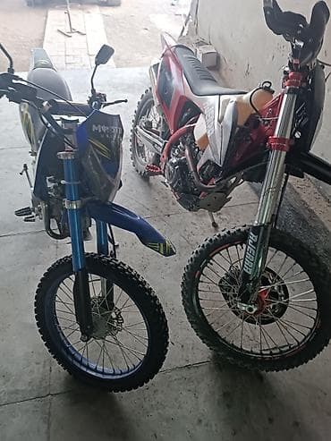 мотоциклы горные: Эндуро/кроссовый мотоцикл с офроуд‑подвеской и агрессивной резиной — 4