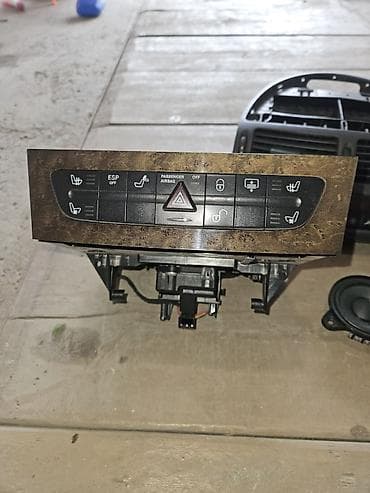 кнопки подогрева: Блок кнопок центральной консоли с декоративной вставкой «под дерево» — 1