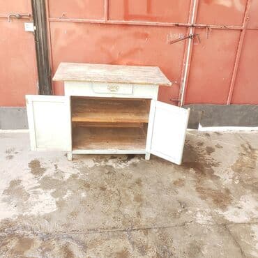 стол на зал: Продаю 
кухонный стол 
 токмок 
тел — 1