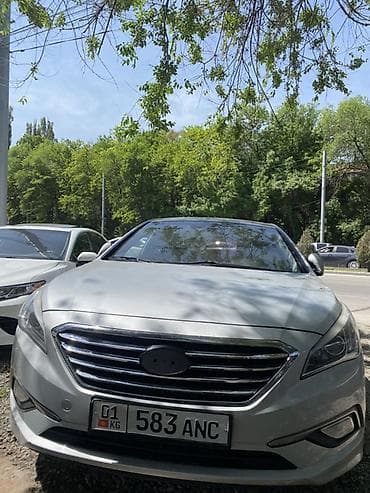 Продажа авто: Седан бизнес‑класса серебристого цвета. Кузов и экстерьер: - 4 двери — 1