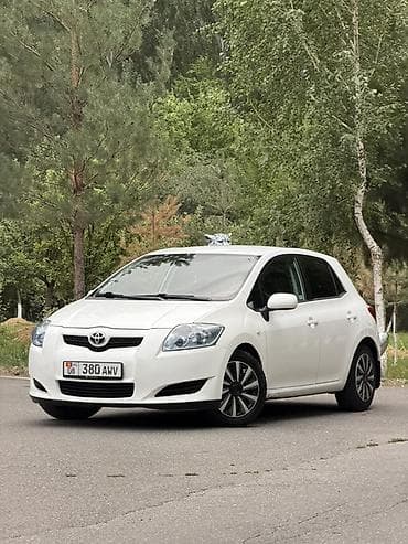 Toyota Auris: 2008 г., 1.4 л, Механика, Бензин, Хэтчбэк