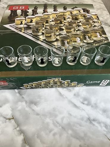 тычковый нож: Набор «Game Chess» — алкошахматы - Фигуры: 32 стеклянные рюмки с — 1