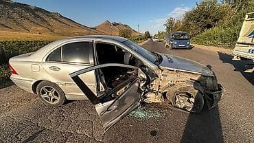 Mercedes-Benz C‑Class (W203) седан, серебристый, после ДТП, на