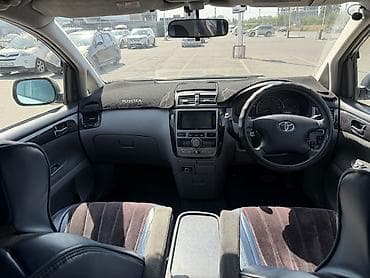 Toyota Ipsum: 2002 г., 2.4 л, Автомат, Бензин, Минивэн — 9