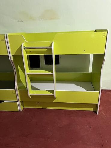 Столдор: Продаётся 3-х этажный кровать 10 тыс, стол 3 тыс стулья 500с есть торг — 6