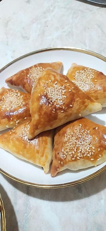 Классическая узбекская самса ручной работы, приготовленная по