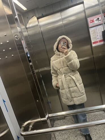 Шуба, По колено, С капюшоном, M at lalafo.kg Шуба, По колено, С капюшоном, M