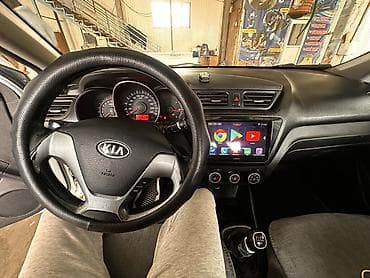 кызыл кия кыз: Kia Rio: 2015 г., Кол менен иштөөчү, Бензин, Седан — 7