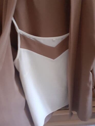 практически новое: Костюм тройка в идеальном состоянии 44 размера. Надевала только один — 2