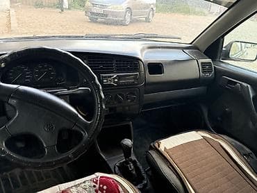 camry 2020: Volkswagen Golf: 1993 г., Механика, Хэтчбэк — 4