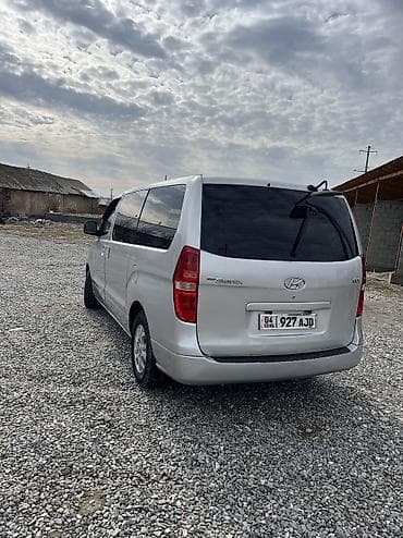 Hyundai Starex: 2009 г., 2.5 л, Механика, Дизель, Минивэн