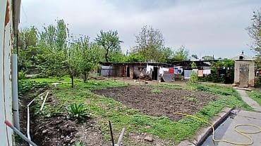 летние: Продаётся частный дом с просторным двором и хозпостройками. - — 7