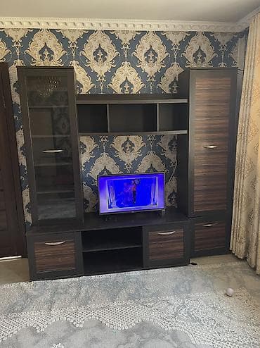 Комплекты столов и стульев: Гарнитур для зала, Б/у, Тумба под ТВ, ДСП, Самовывоз — 1