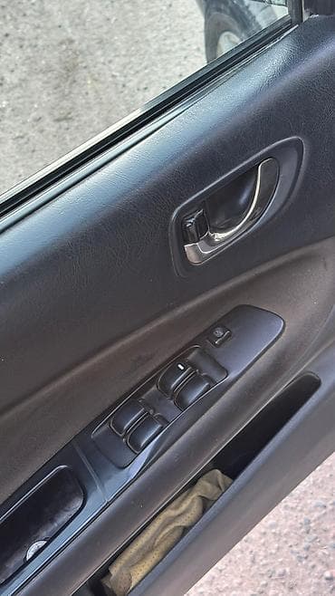 Mitsubishi Galant: 2003 г., Седан — 7