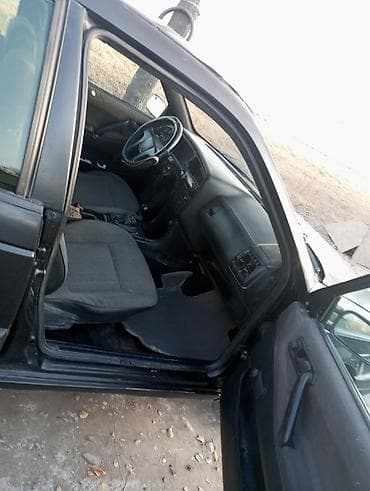 yuan plus: Volkswagen Passat: 1992 г., 1.8 л, Механика, Бензин, Универсал — 6