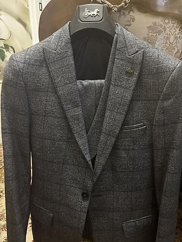 river woods: Брали на выпускной и носили всего один раз. Размер: 46 Пиджак GIANNI — 2