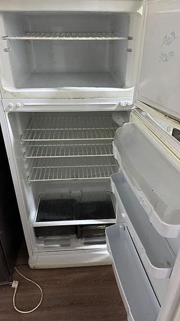 archer c7: Холодильник Indesit, Б/у, Двухкамерный, 150 * — 2