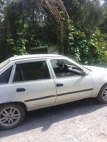 Daewoo Nexia: 1994 г., 1.5 л, Механика, Бензин, Седан