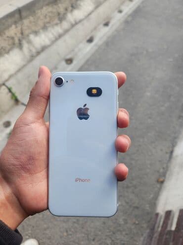 продаю телефон айфон: IPhone 8, Колдонулган, 64 ГБ, 77 % — 1