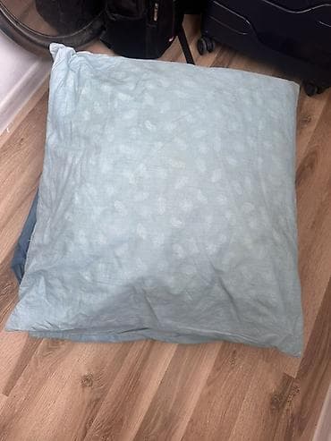 куплю перьевые подушки бу: Подушка из перья. 2 шт 
Бесплатно — 2