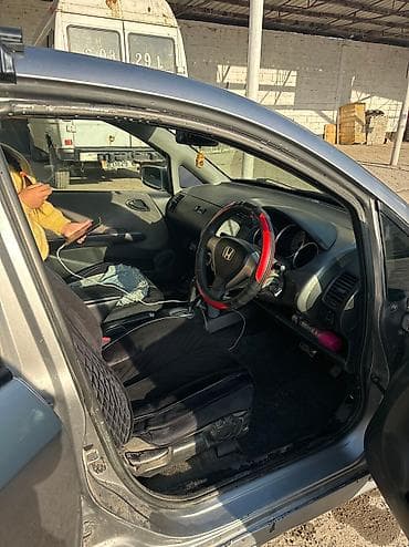 jazz 2008: Honda Fit: 2005 г., 1.3 л, Автомат, Хэтчбэк — 3