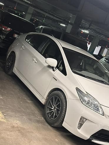 бампер на приус: Toyota Prius: 2015 г., Автомат, Гибрид, Лифтбек — 4