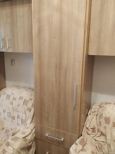 put up: Продается встроенный шкаф очень вместительный и удобный.Очень много — 4