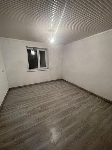снять квартиру 3 комнаты: 2комнатная квартира и прихожей Тулает душ внутри Цена 20000сом — 2